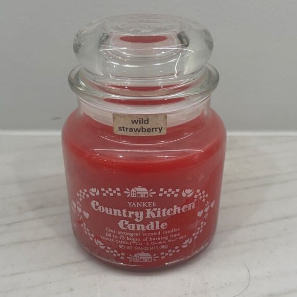 RARE Yankee Candle Country Kitchen Wild Strawberry Red Vintage 14.5 oz - Picture 1 of 6